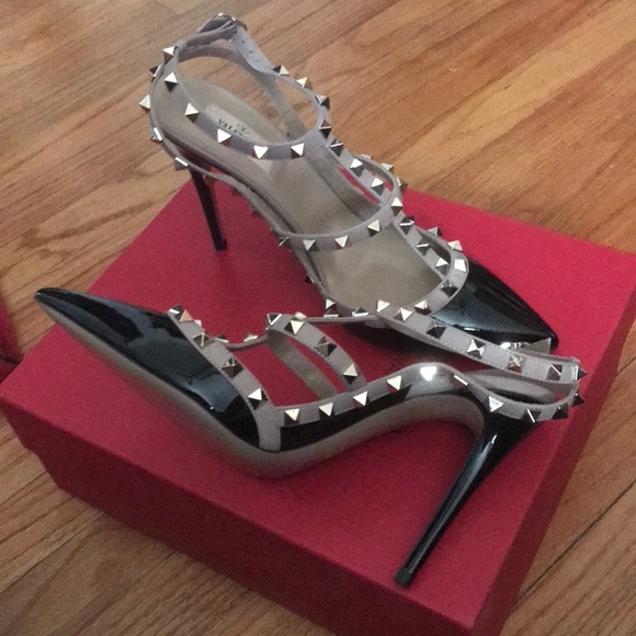 Valentino Garavani Shoes - Valentino Rockstud heels
